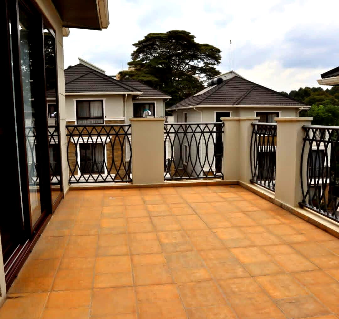 4BR Villa with 6 Lounges & Karura Views - Kitisuru
