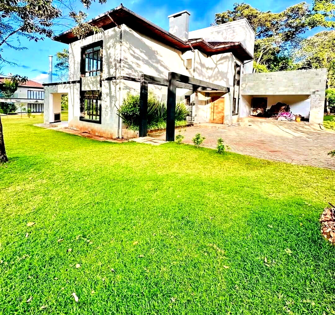 Sunken Lounge Townhouse with Fireplace & DSQ – Karen Ololua