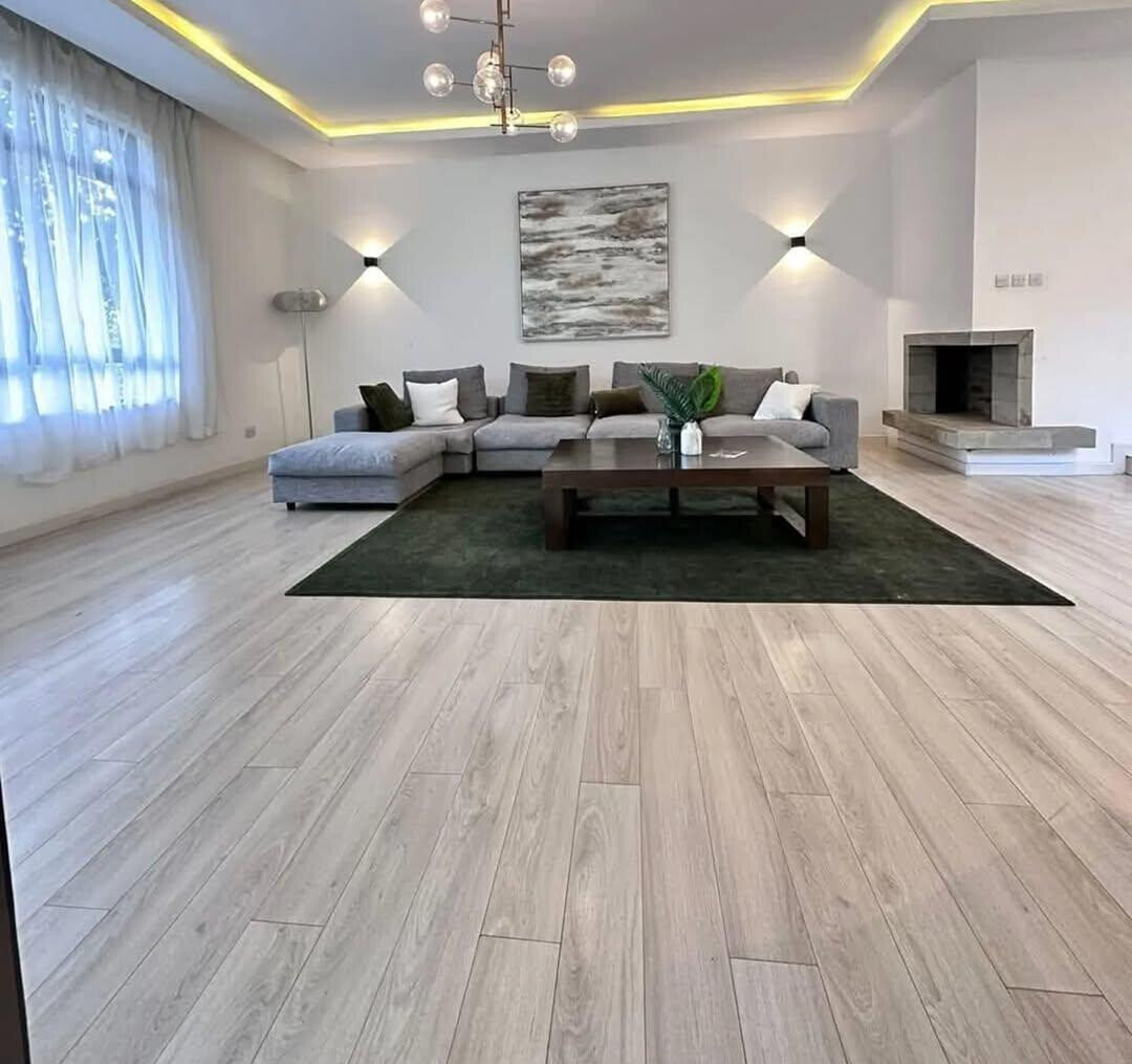 Sunken Lounge Townhouse with Fireplace & DSQ – Karen Ololua