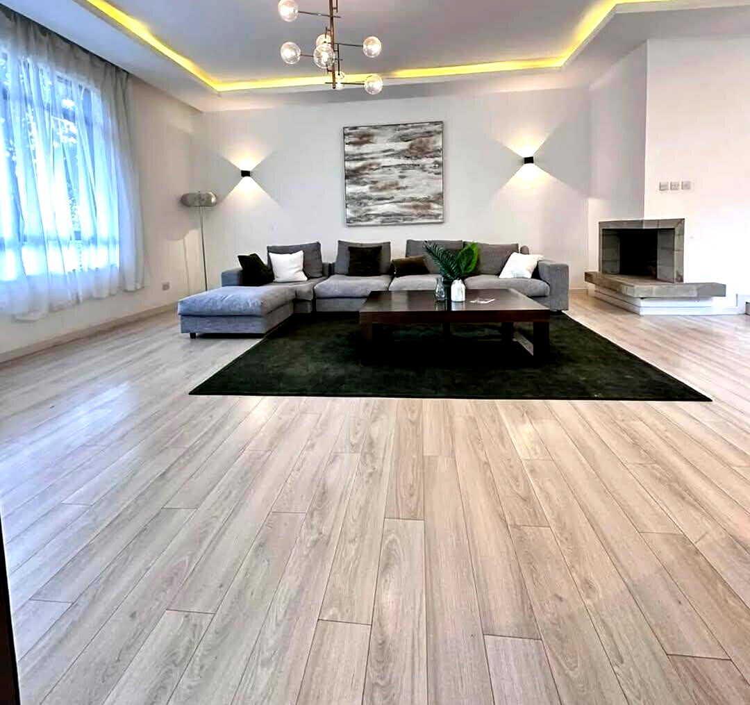 Sunken Lounge Townhouse with Fireplace & DSQ – Karen Ololua