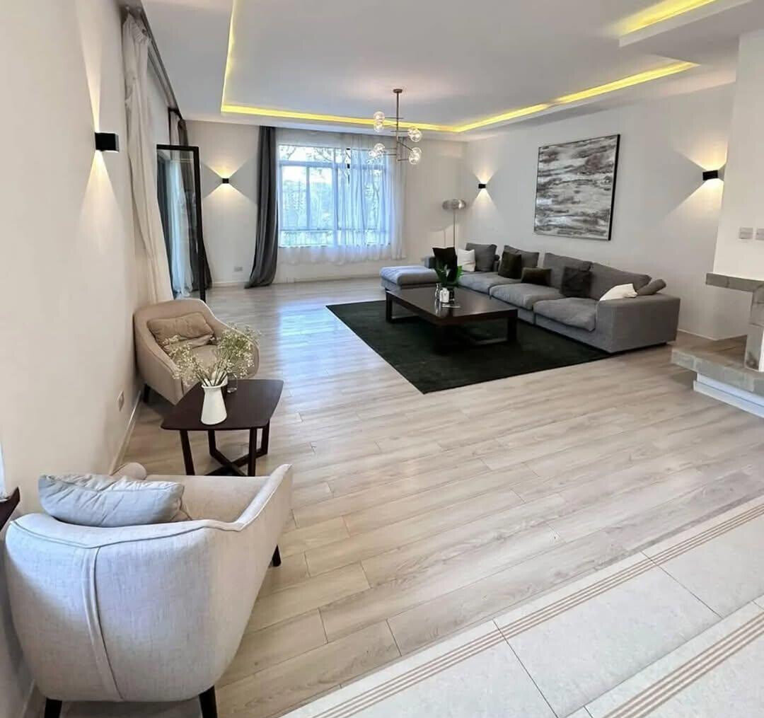 Sunken Lounge Townhouse with Fireplace & DSQ – Karen Ololua