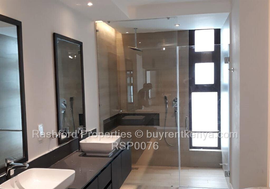 4-Ensuite Townhouse with Rooftop Terrace & DSQ - Lavington