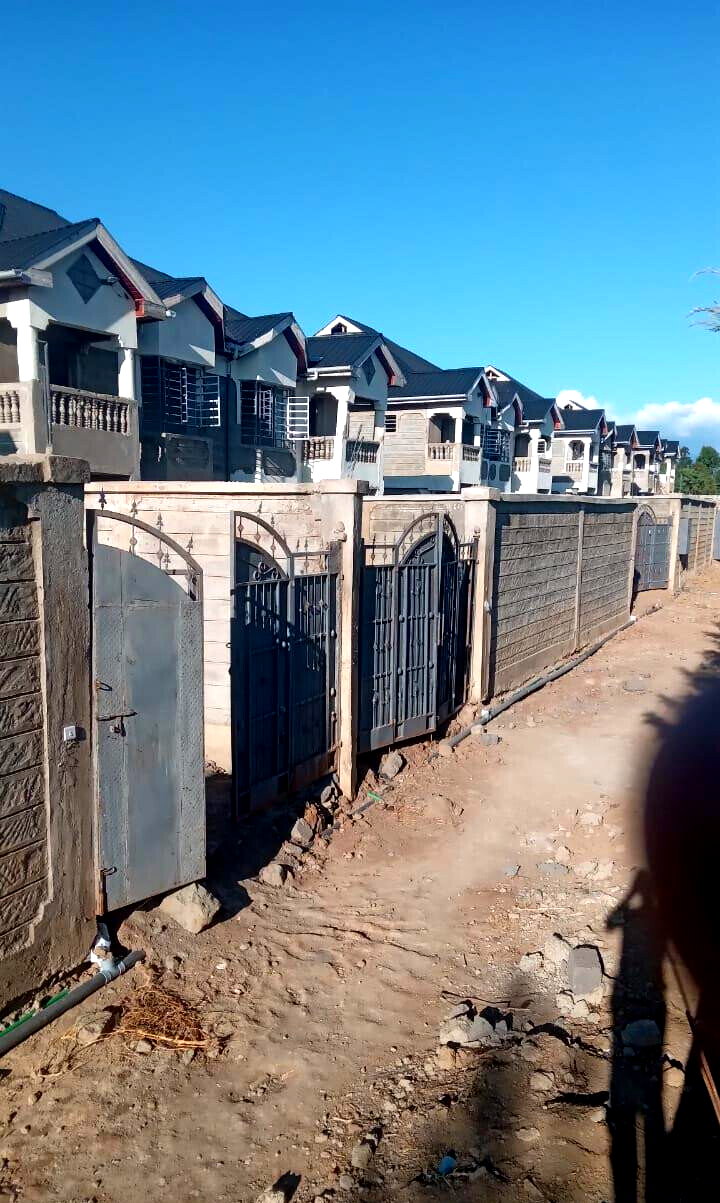 4-Bed Solar Townhouse with Mt Kenya Views & Train Access - Nanyuki