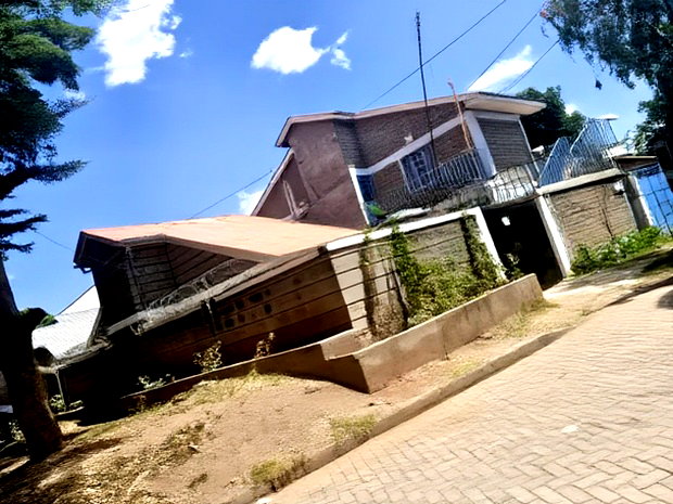 3bdrm Bungalow in Komarock for sale