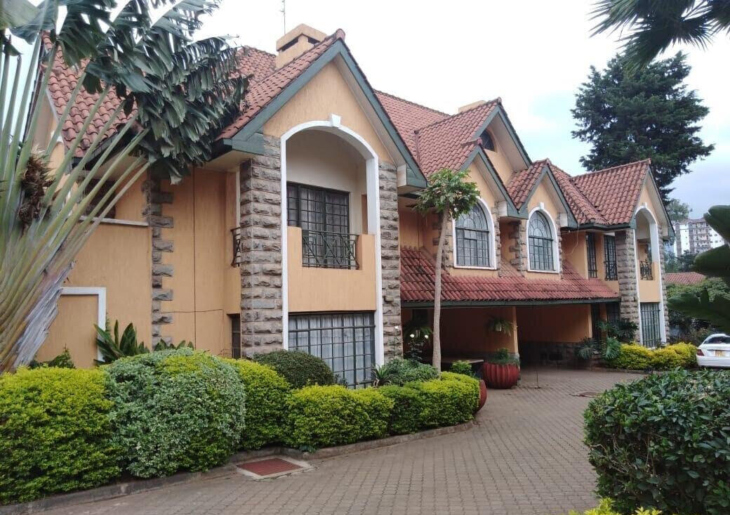 5-Ensuite Townhouse with Mahogany Floors & Pool - Lavington