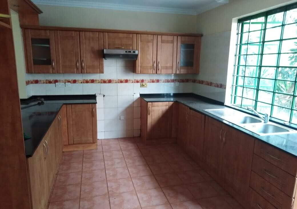 5-Ensuite Townhouse with Mahogany Floors & Pool - Lavington