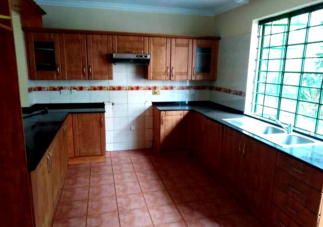 5-Ensuite Townhouse with Mahogany Floors & Pool - Lavington