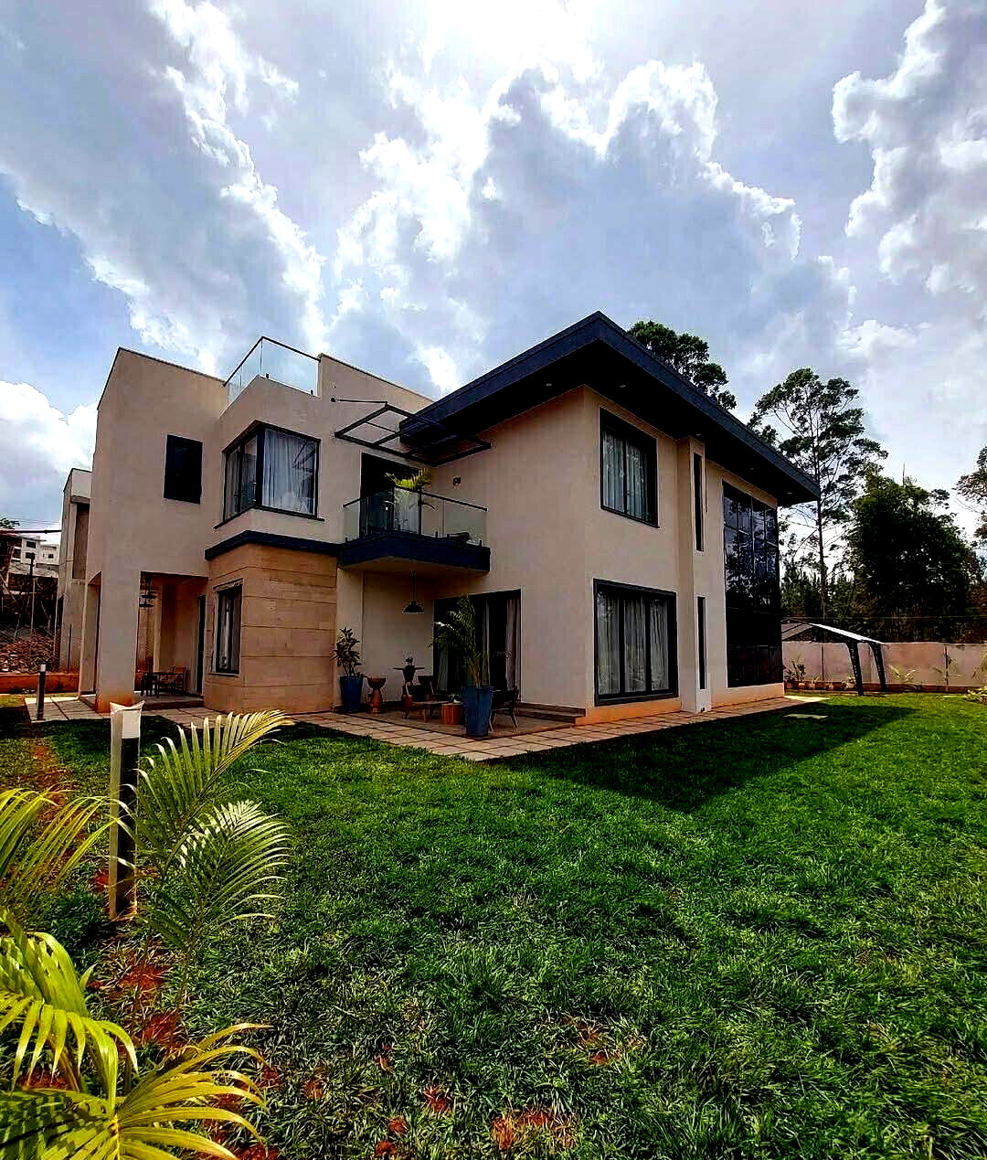 18 Ultra-Premium Villas with Private Gardens & Clubhouses - Loresho
