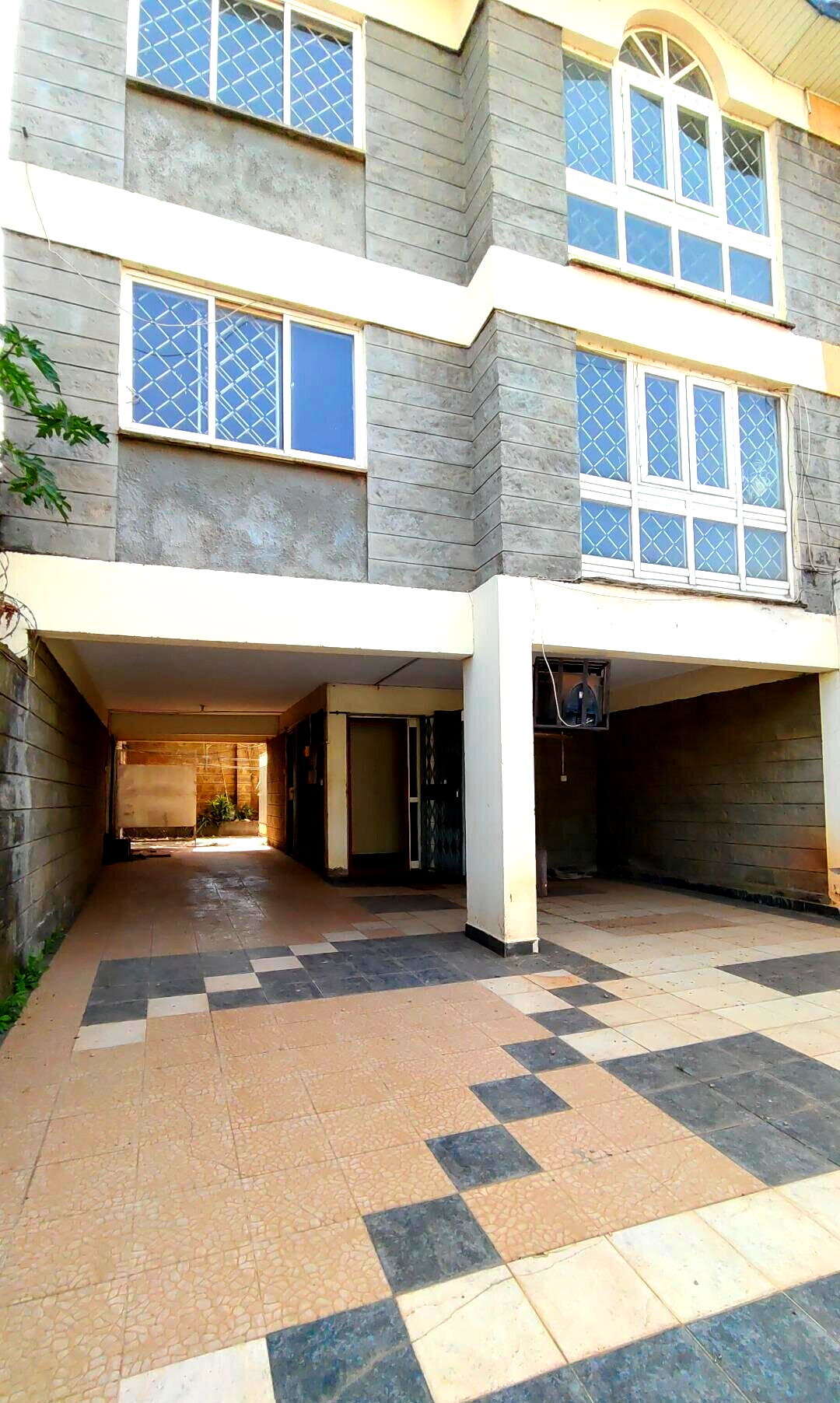 4BR Townhouse with DSQ & Private Backyard - Five Star South C