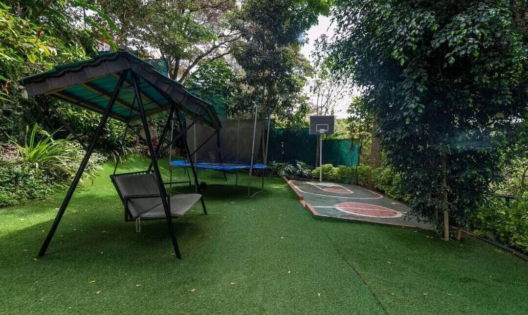 5-Ensuite Townhouse on Full Acre with Tennis Court – Hardy, Karen