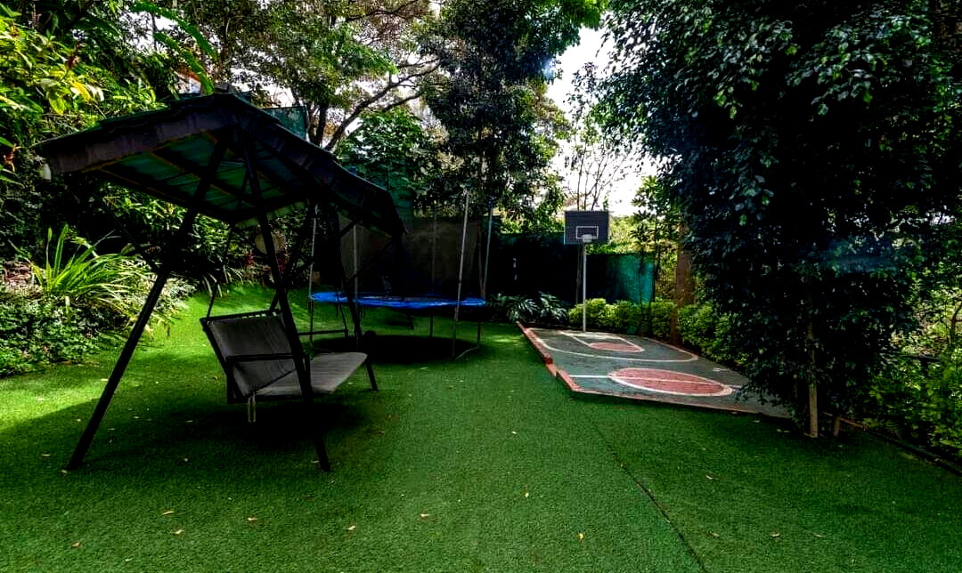 5-Ensuite Townhouse on Full Acre with Tennis Court – Hardy, Karen