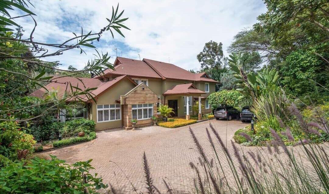 5-Ensuite Townhouse on Full Acre with Tennis Court – Hardy, Karen
