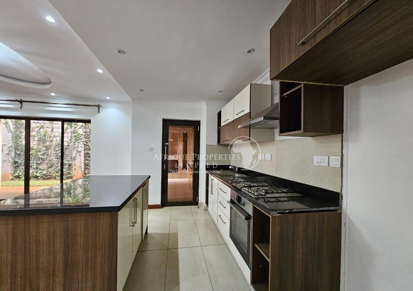 4BR Townhouse with Private Garden & Backup Systems - Kileleshwa
