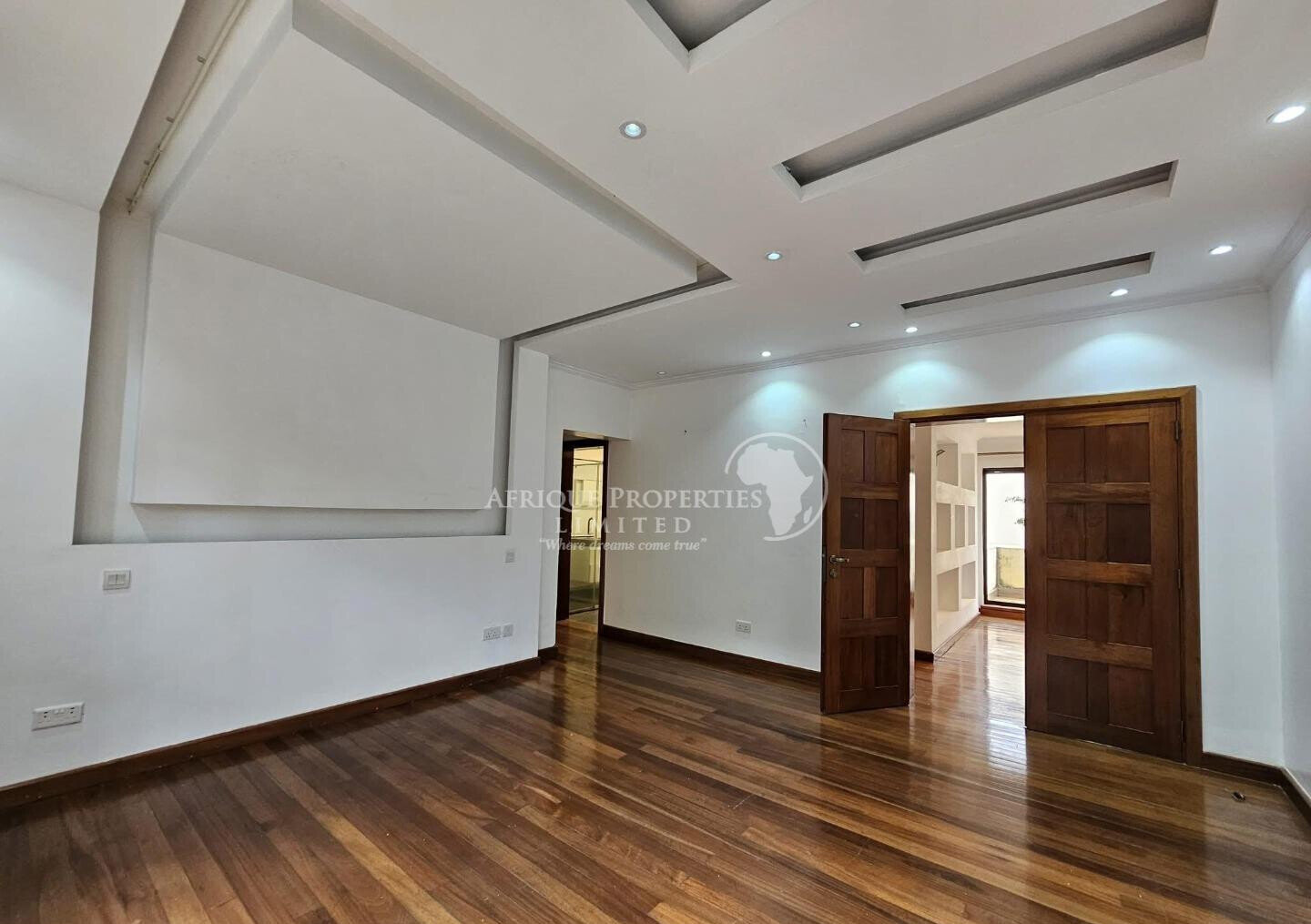 4BR Townhouse with Private Garden & Backup Systems - Kileleshwa