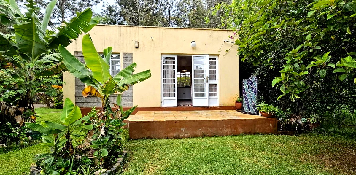 Cozy 1BR Cottage on 1/4 Acre
