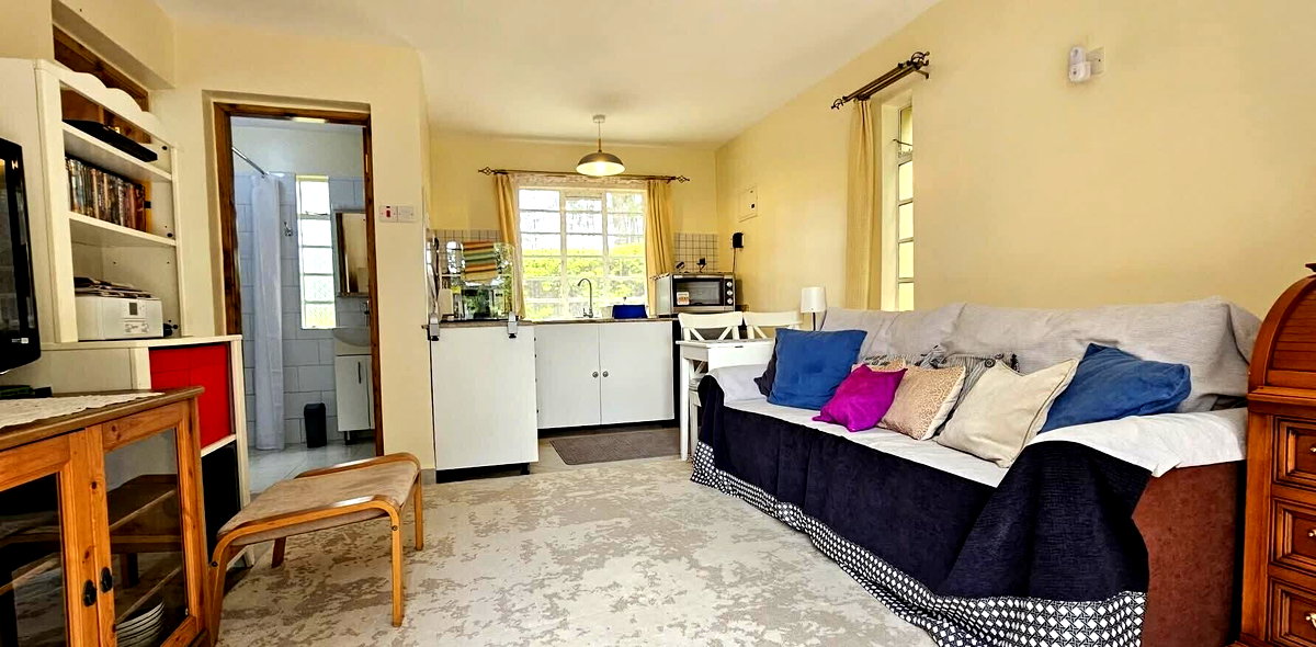 Cozy 1BR Cottage on 1/4 Acre