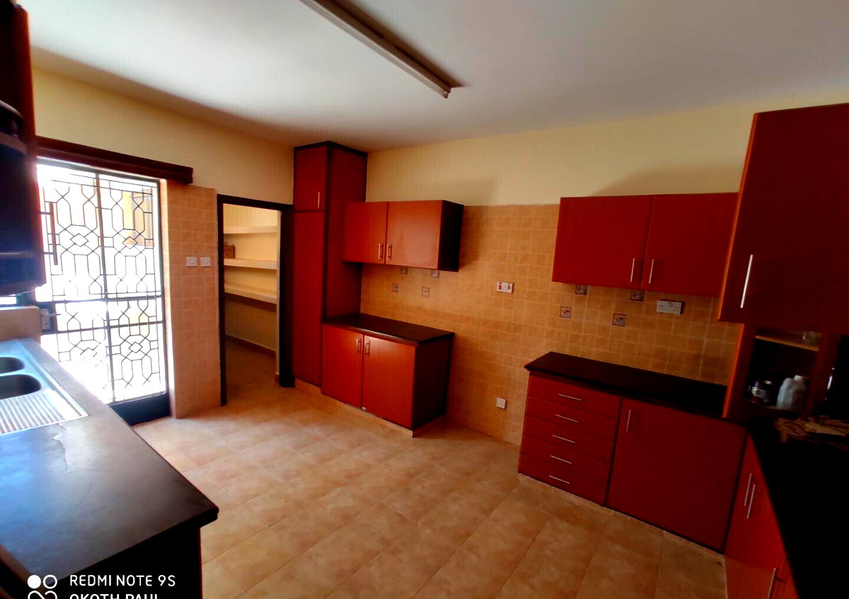 5-Ensuite Townhouse with Private Garden & Pool Access - Lavington