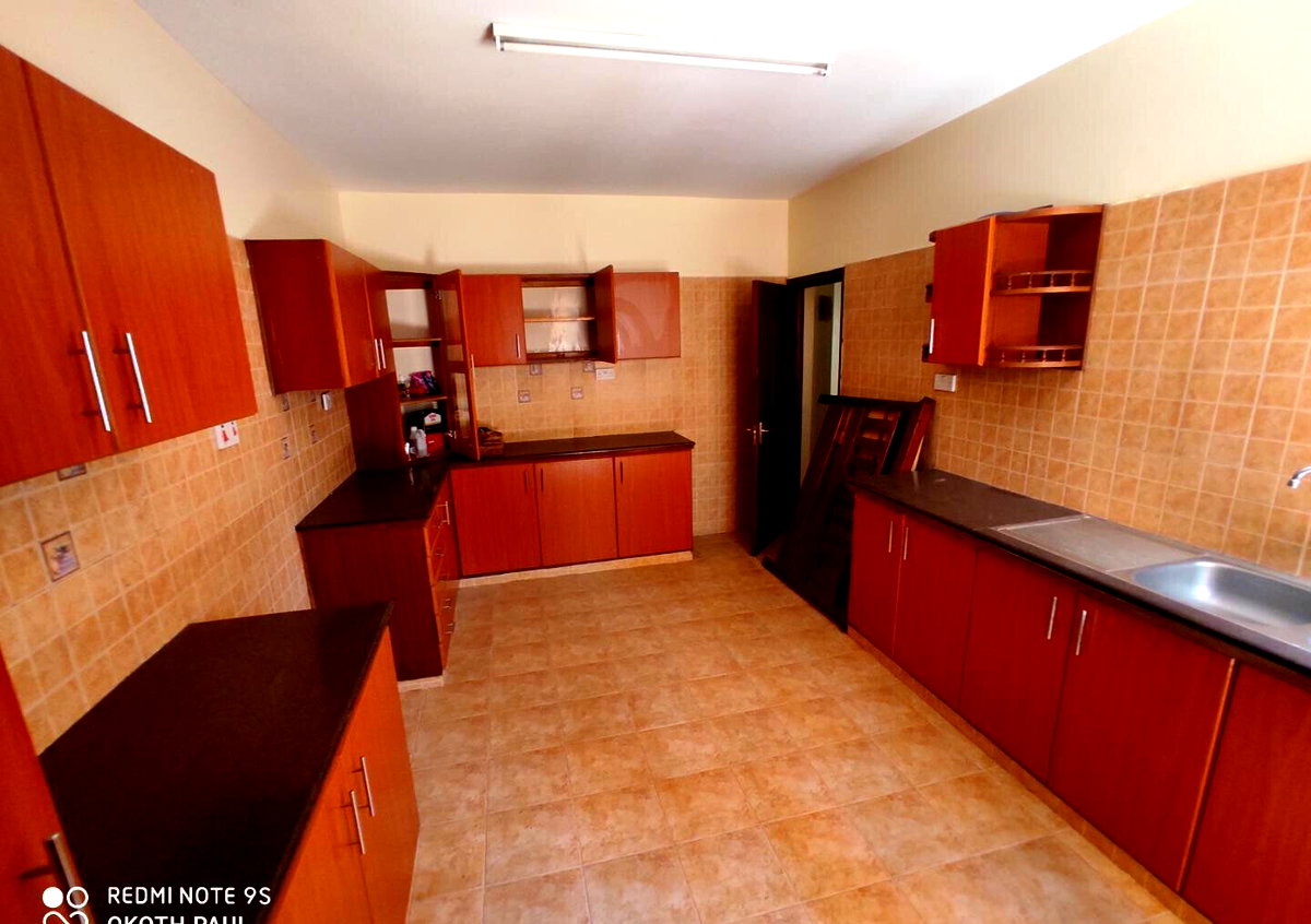 5-Ensuite Townhouse with Private Garden & Pool Access - Lavington