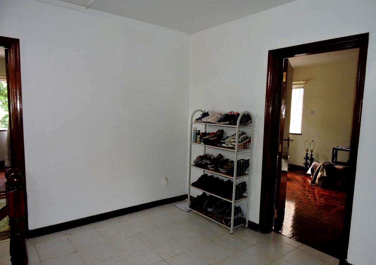 4BR Townhouse with DSQ on Shanzu Road - Spring Valley