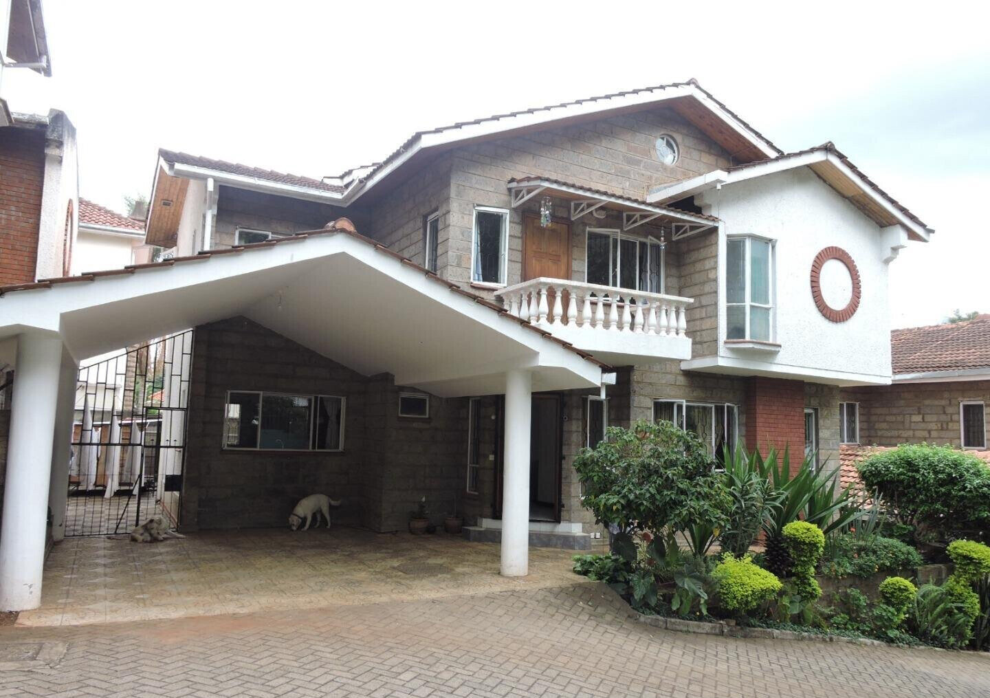 4BR Townhouse with DSQ on Shanzu Road - Spring Valley