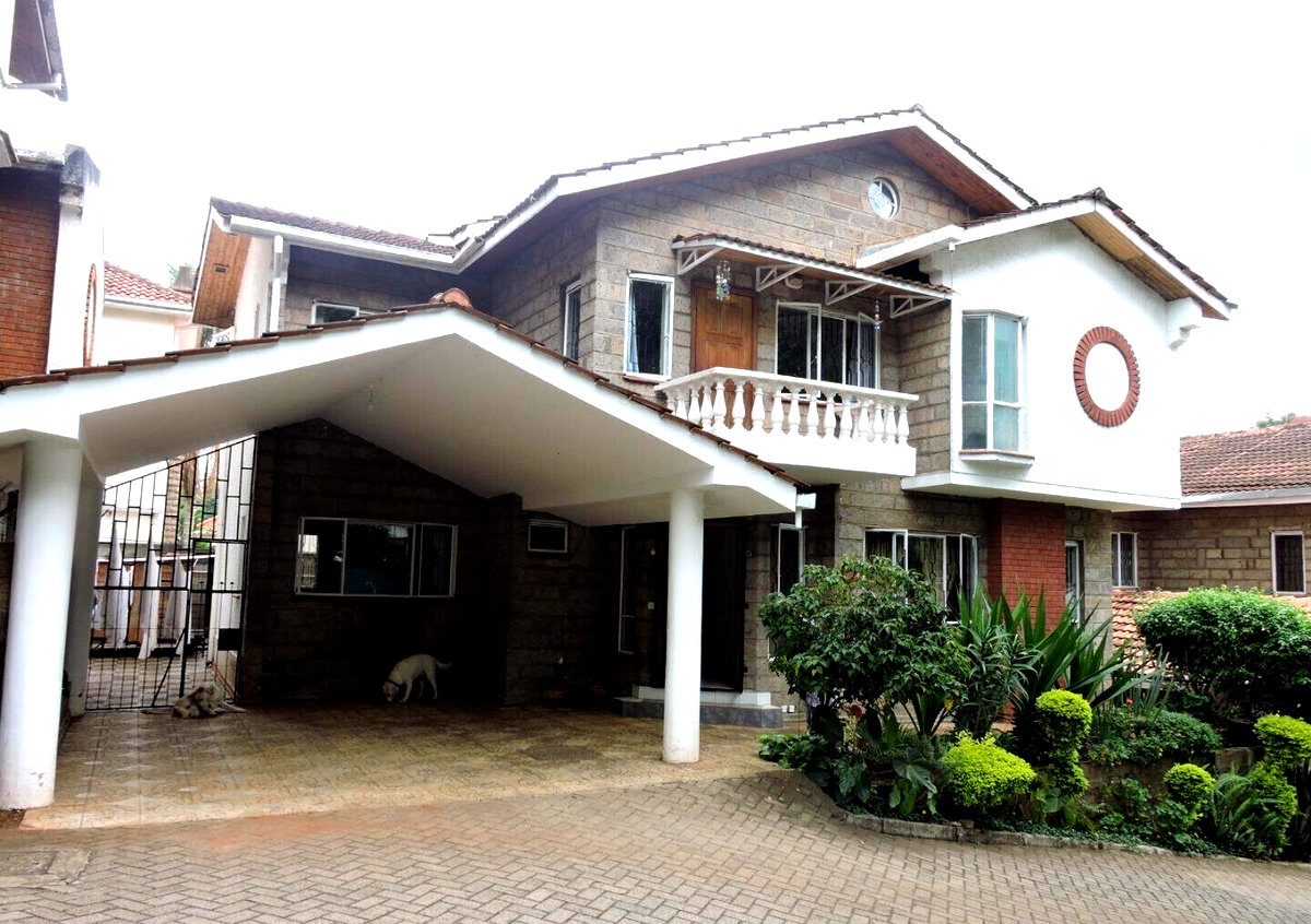 4BR Townhouse with DSQ on Shanzu Road - Spring Valley
