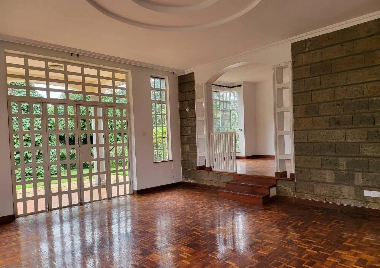 4BR All-Ensuite Townhouse with Master Balcony & Walk-in Dressing Room - Rosslyn