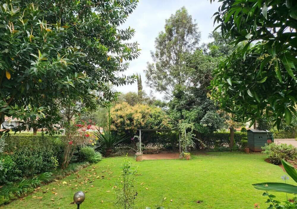 4BR All-Ensuite Townhouse with Master Balcony & Walk-in Dressing Room - Rosslyn