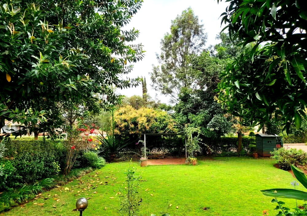 4BR All-Ensuite Townhouse with Master Balcony & Walk-in Dressing Room - Rosslyn