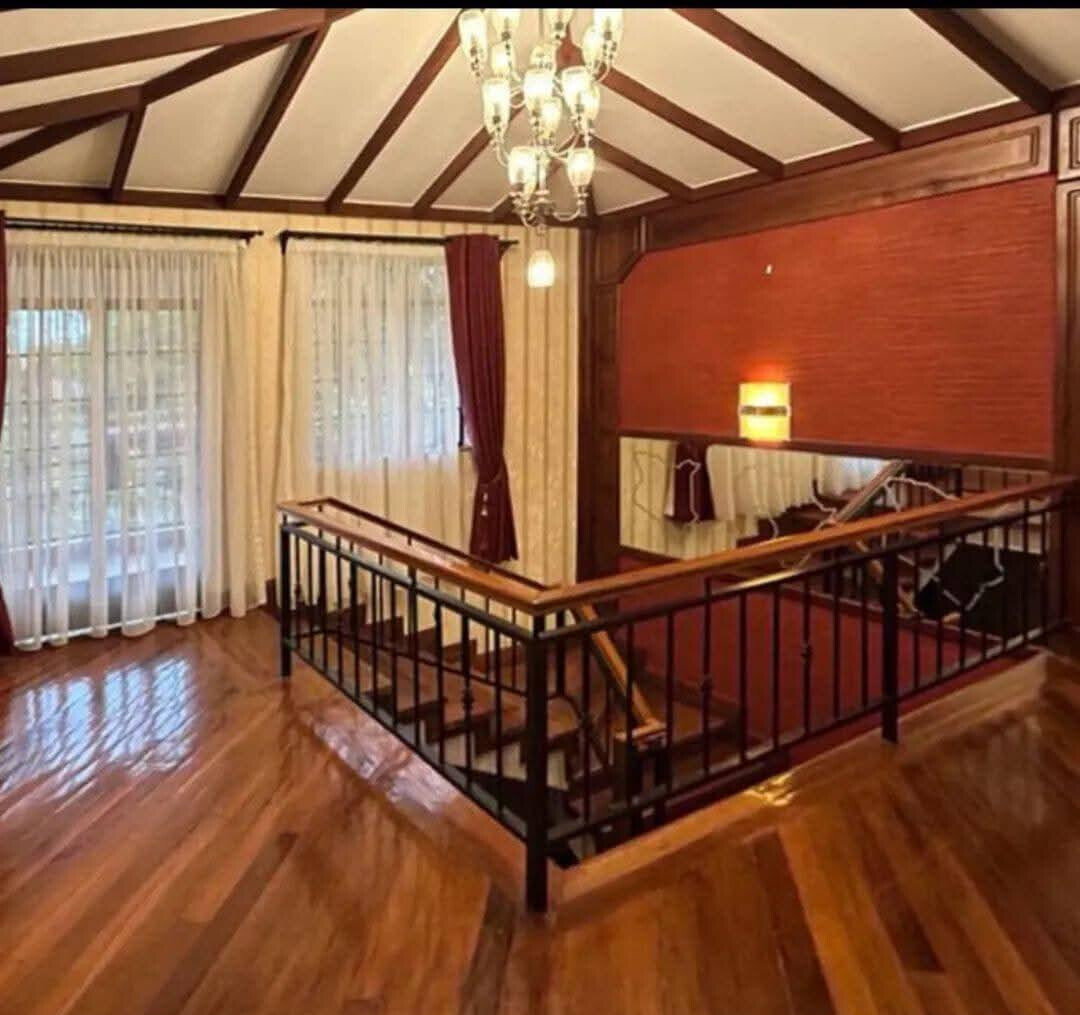 5-Bed Townhouse with Guest Cottage & Golf Course Views – Karen