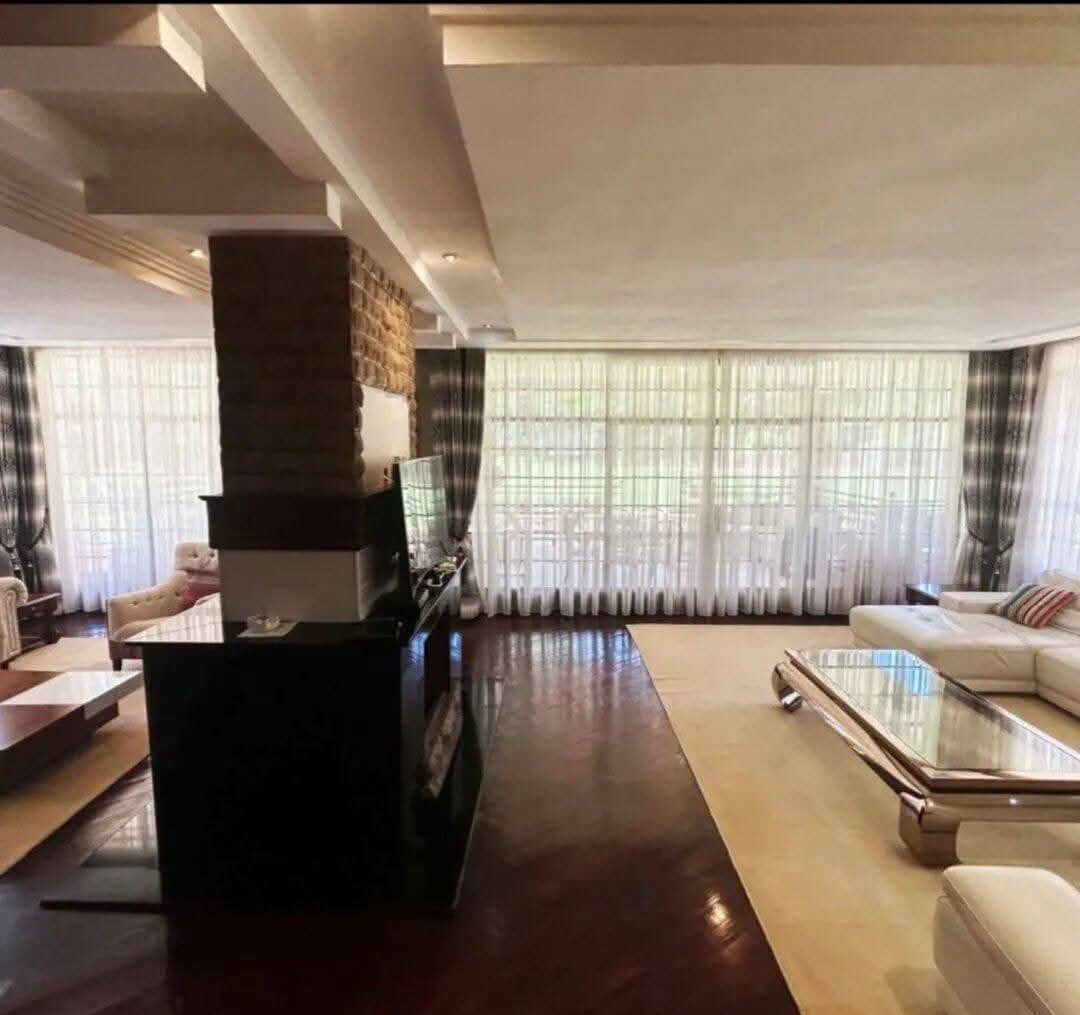 5-Bed Townhouse with Guest Cottage & Golf Course Views – Karen