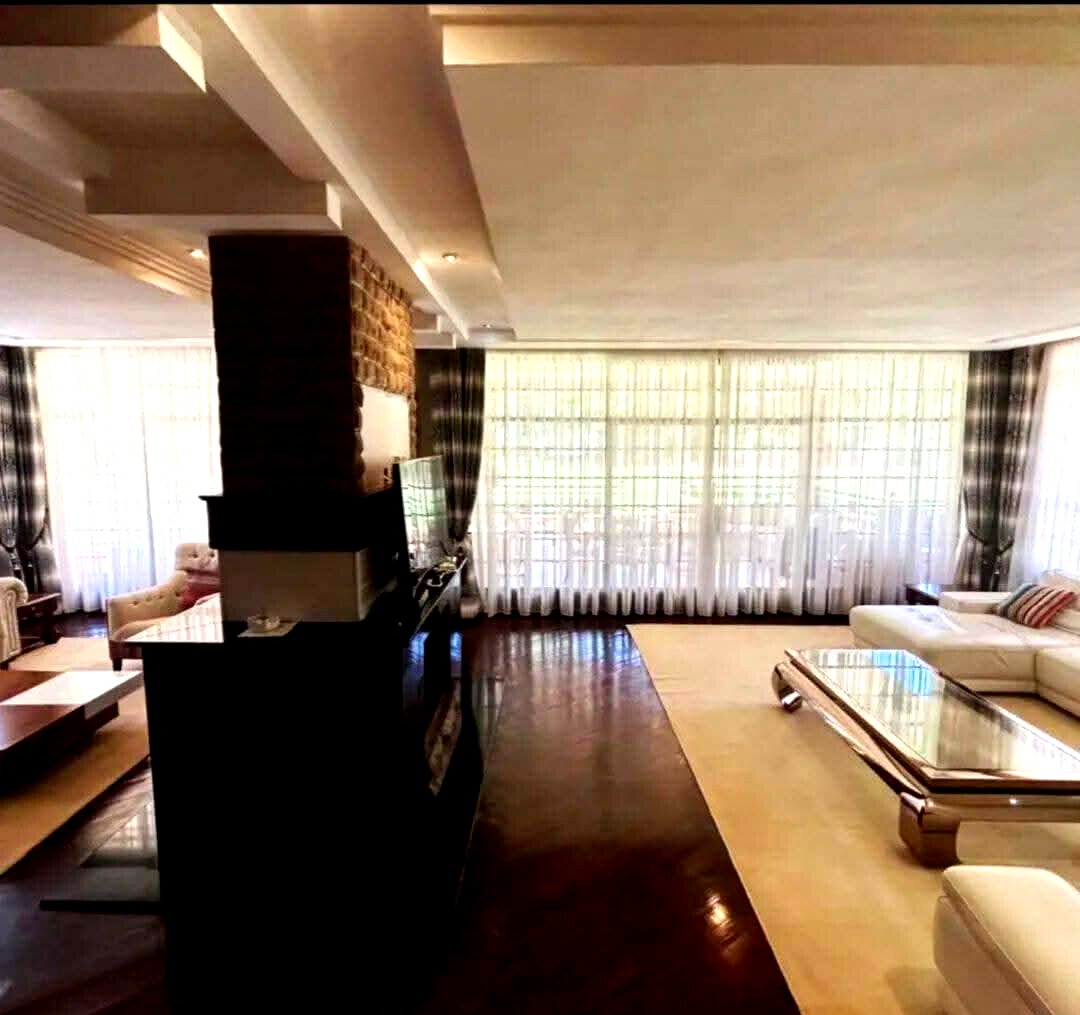 5-Bed Townhouse with Guest Cottage & Golf Course Views – Karen