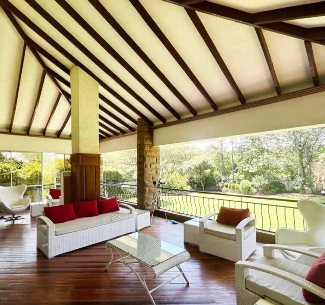 5-Bed Townhouse with Guest Cottage & Golf Course Views – Karen