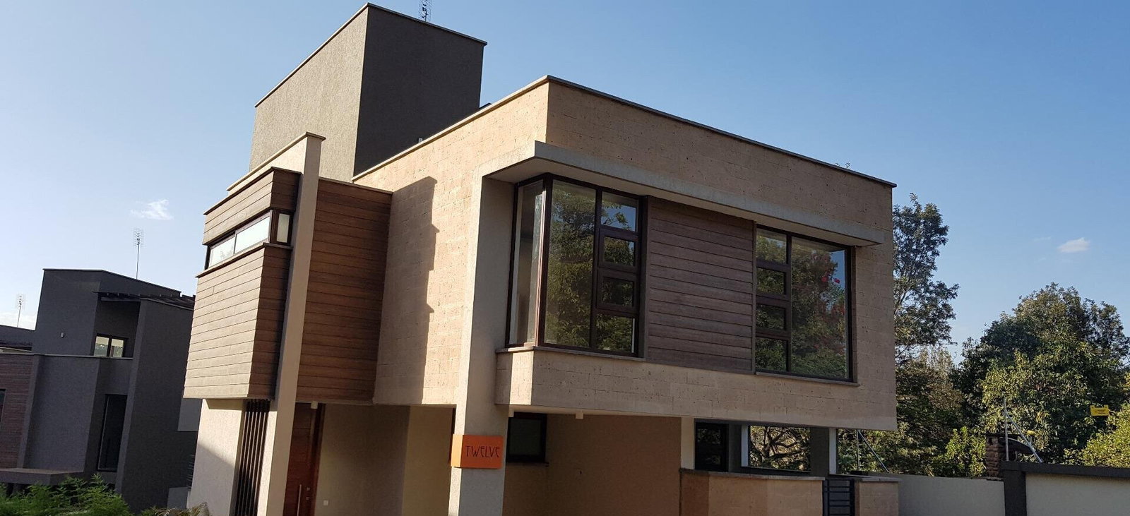 5-Ensuite Townhouse with Two Kitchens & Office - Lavington