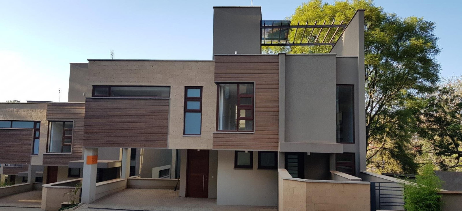 5-Ensuite Townhouse with Two Kitchens & Office - Lavington