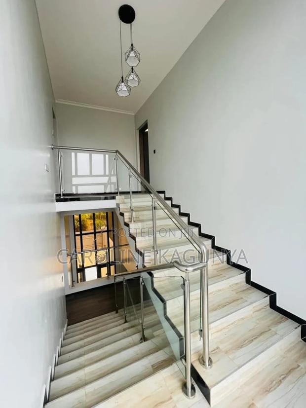 4bdrm Mansion in Mugutha, Kimbo for sale