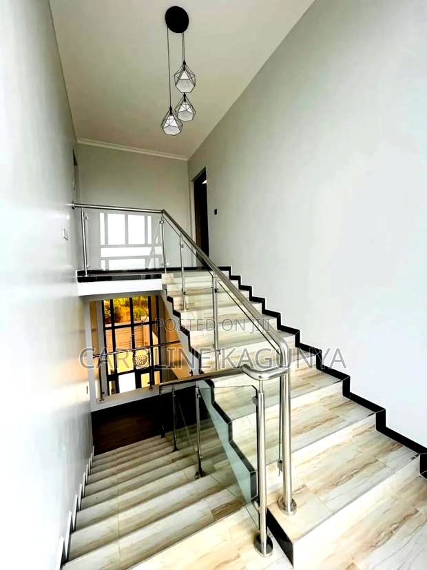 4bdrm Mansion in Mugutha, Kimbo for sale