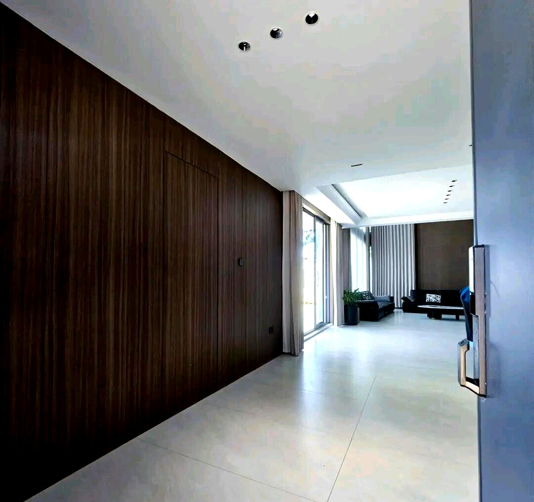Smart 5BR Villa with Private Lift & Bullet-Proof Door - Lavington