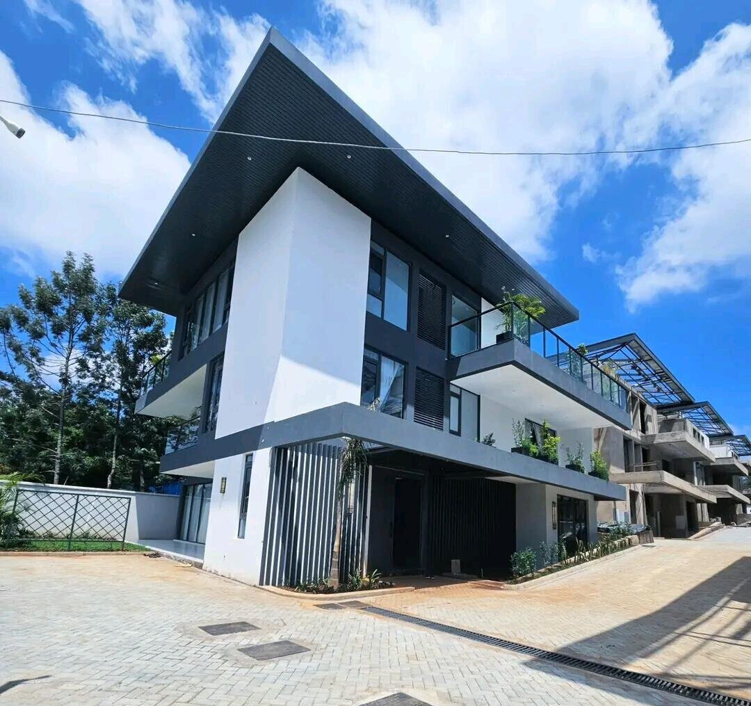 Smart 5BR Villa with Private Lift & Bullet-Proof Door - Lavington