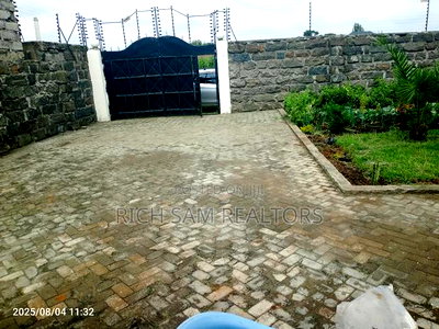 3bdrm Bungalow in Verovian, Menengai West for sale - Image 4