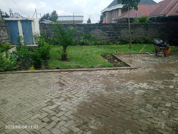 3bdrm Bungalow in Verovian, Menengai West for sale