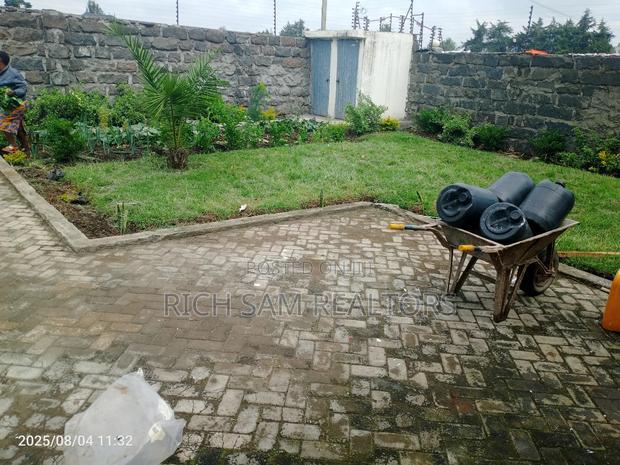 3bdrm Bungalow in Verovian, Menengai West for sale