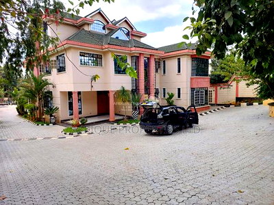 9bdrm Maisonette in Thome Estate for sale - Image 1
