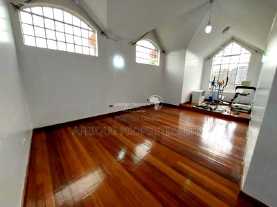 9bdrm Maisonette in Thome Estate for sale - Image 2