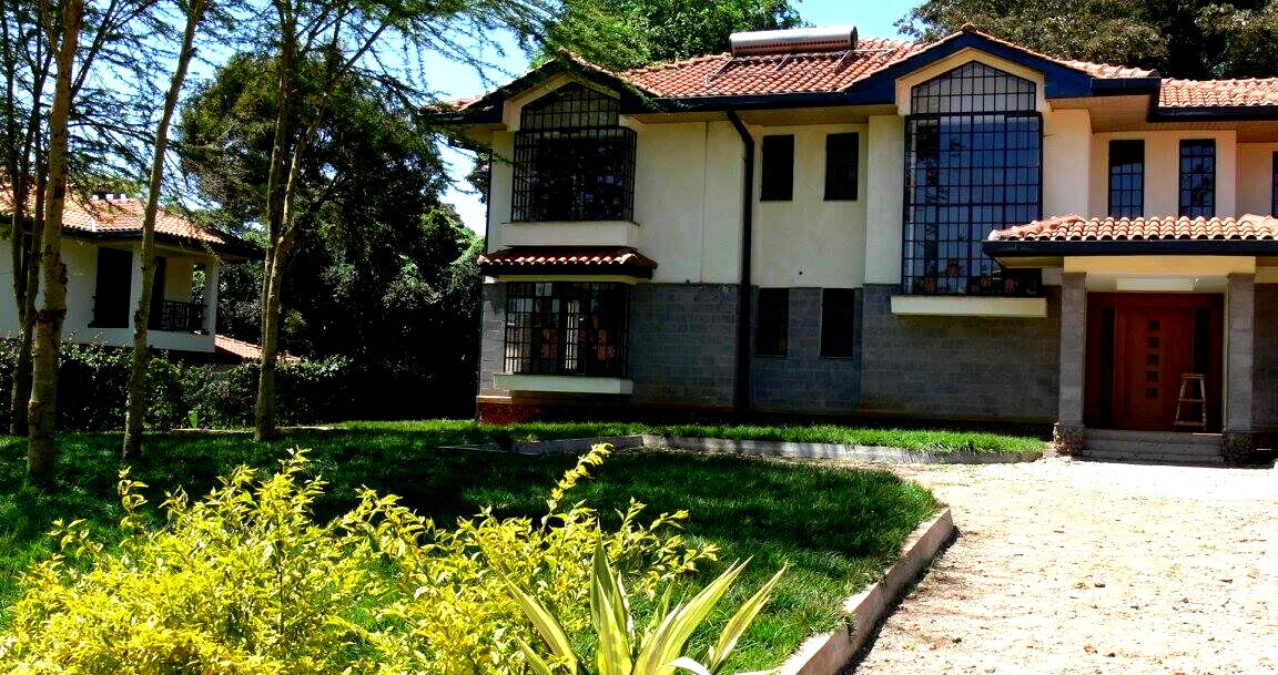 4-Ensuite Townhouse with Pool Area & DSQ – Kerarapon, Karen