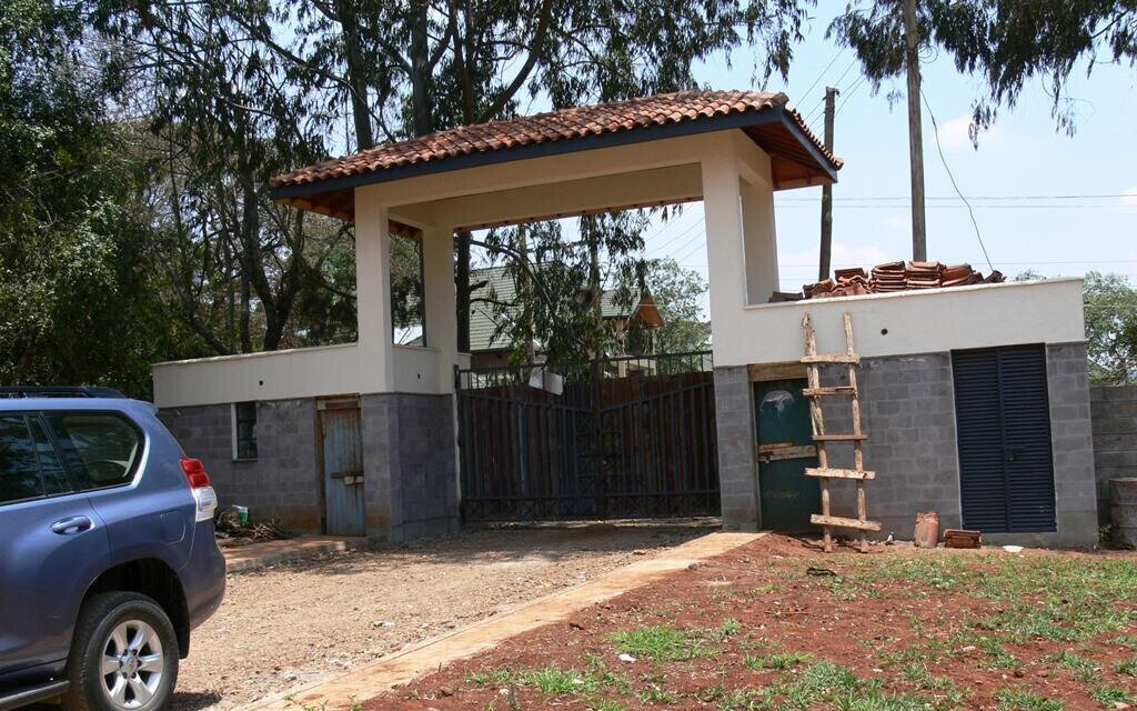 4-Ensuite Townhouse with Pool Area & DSQ – Kerarapon, Karen