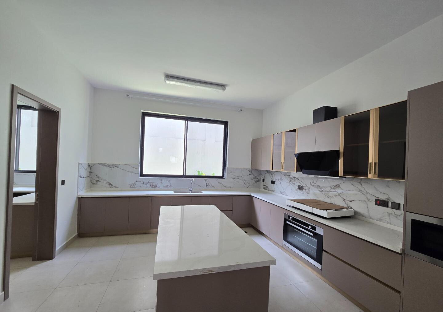 5-Ensuite Villa with Spice Kitchen & Smart CCTV - Lavington