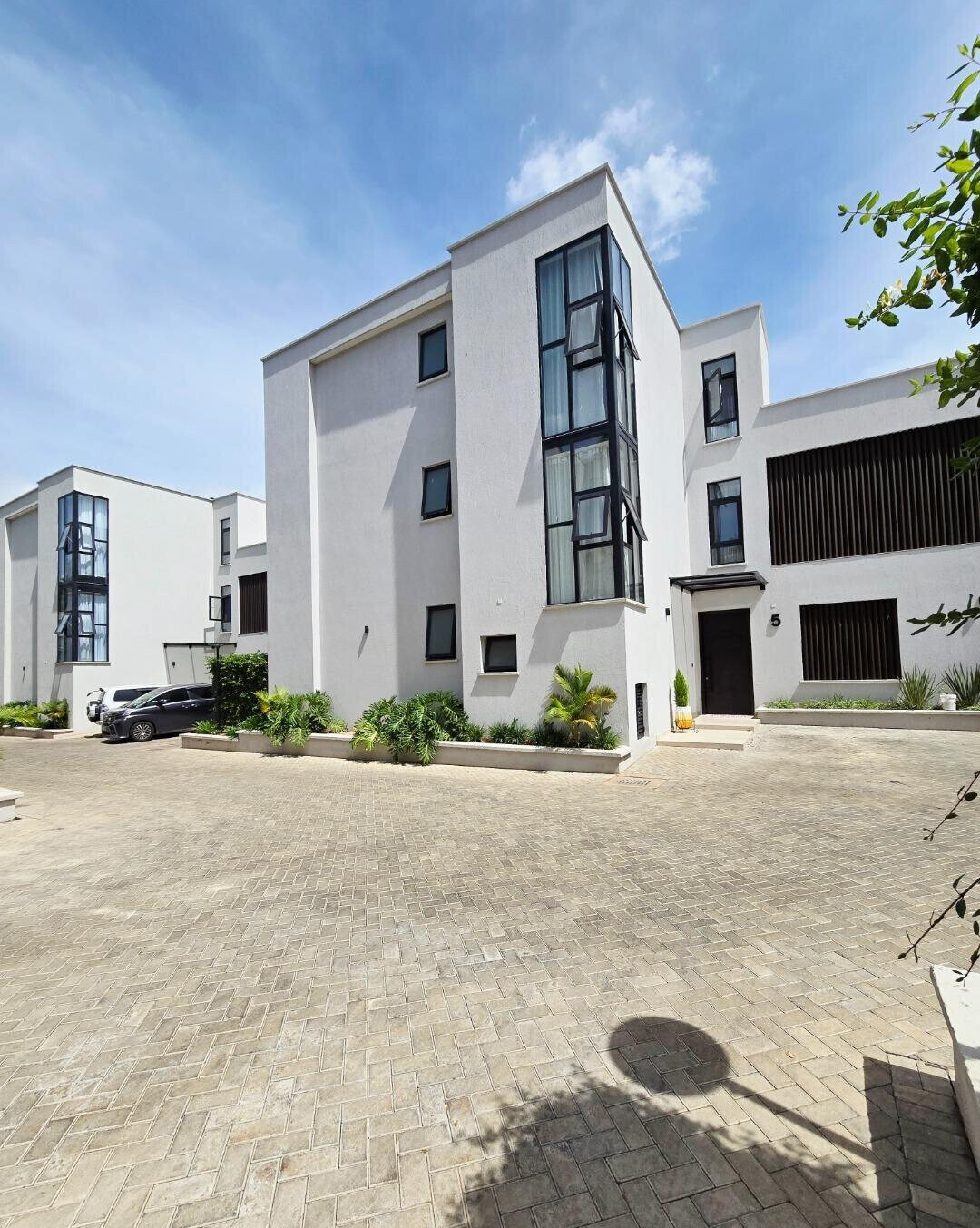 5-Ensuite Villa with Spice Kitchen & Smart CCTV - Lavington