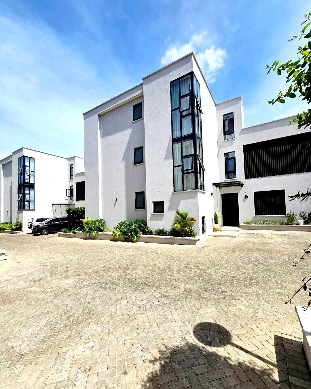 5-Ensuite Villa with Spice Kitchen & Smart CCTV - Lavington