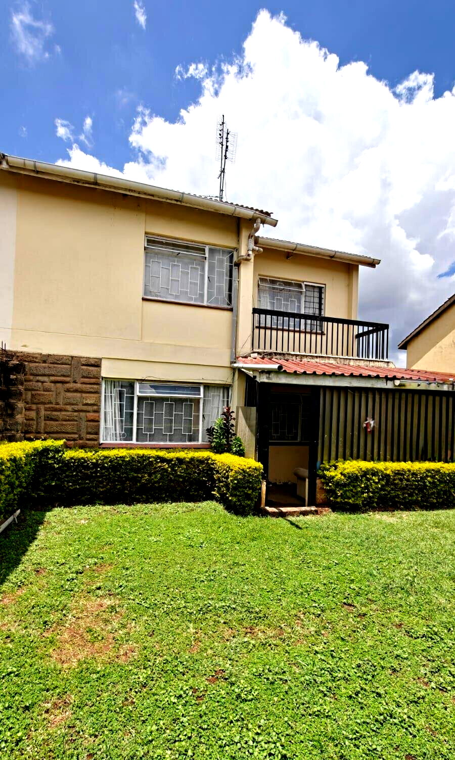 4BR Townhouse with DSQ & Mini-Lawn – Langata