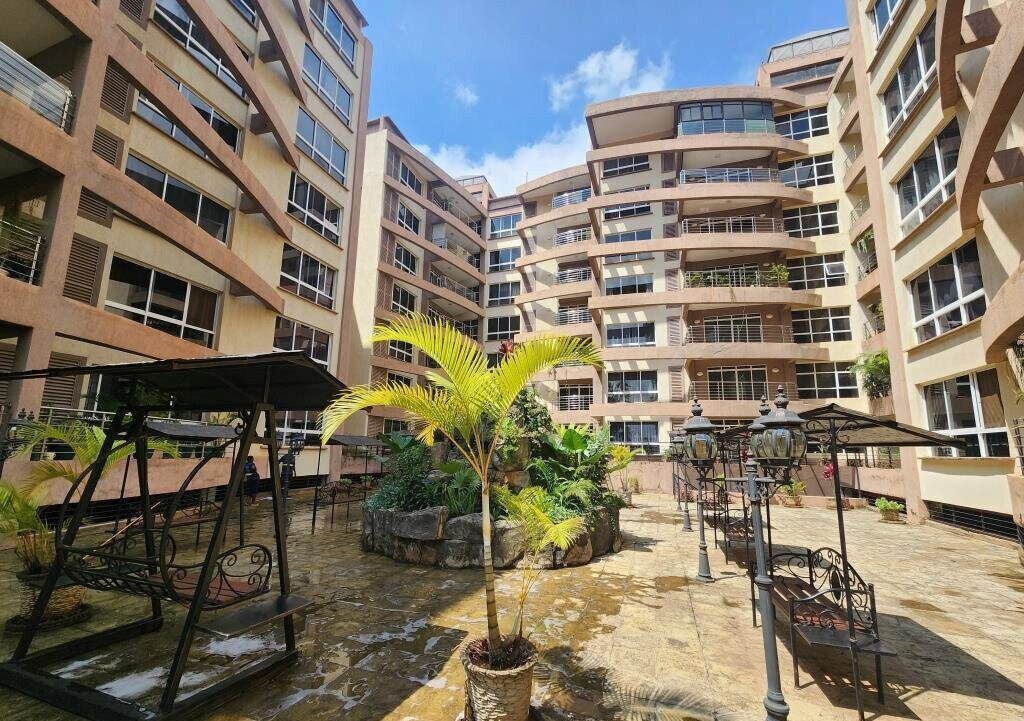 5BR Penthouse with City Views & Resort Gardens - Spring Valley